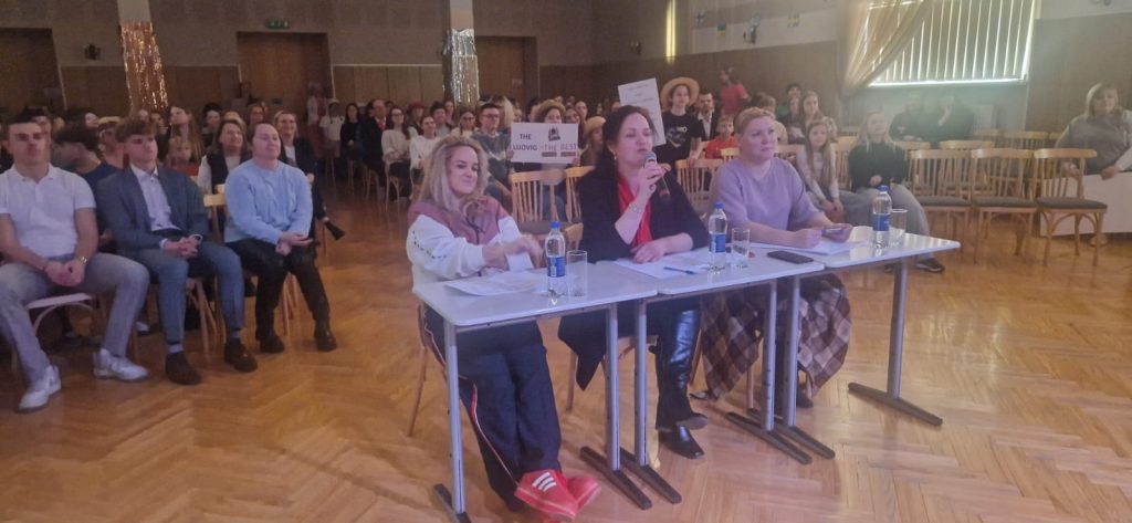 Žūrija: (no kreisās) Kitija Upelniece, Līga Briģe un Olga Pavlova