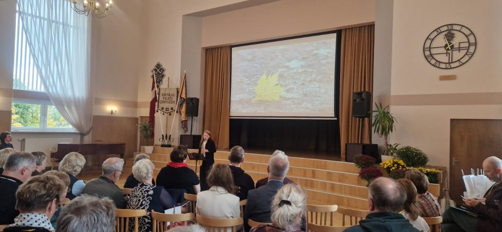 Uzstājas Dārta Garā