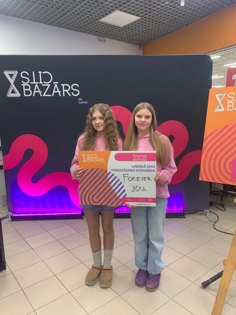 "Forever You" Leila Skuja, Džesika Bogdanoviča 5.c kl.