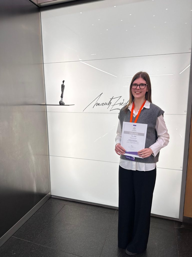 K.Strauzele pēc apbalvojuma saņemšanas