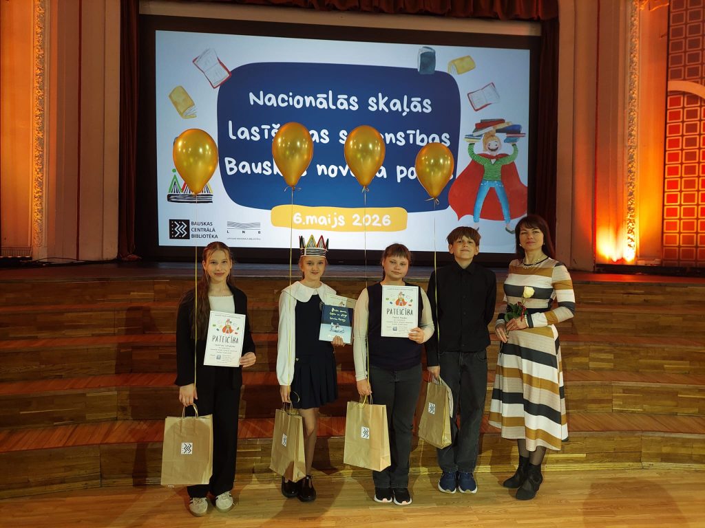 No kreisās: J.Vilhema, E.Upelniece, P.Pauša, R.Krīgers un D.Šķirpo