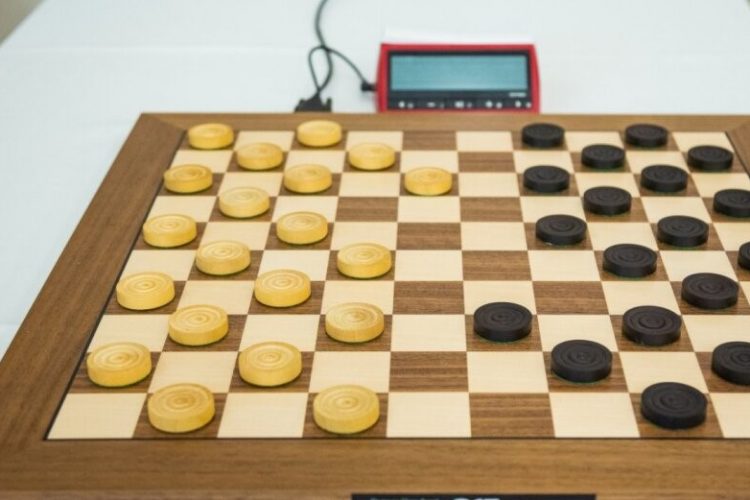 Latvijas skolu dambretes sacensībās (U-15 grupā) 1.vieta