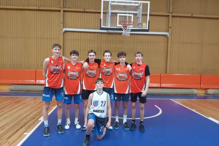 1.vieta basketbola sacensībās “Oranžā bumba”