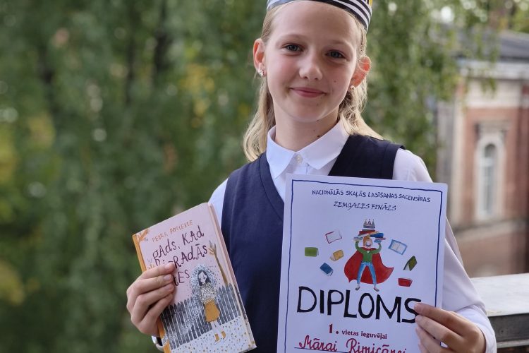Skaļās lasīšanas sacensībās Mārai 1.vieta