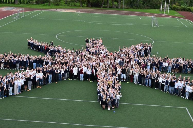 12.a klases dāvana skolai jubilejā
