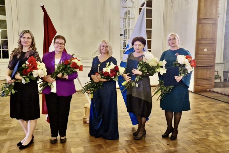 Pasniegti pašvaldības Goda raksti