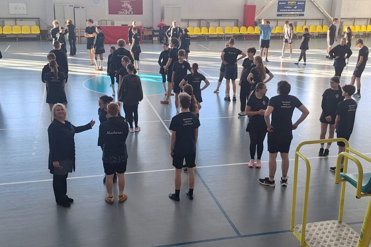 “Odziņas” jaunieši gatavojas deju svētkiem