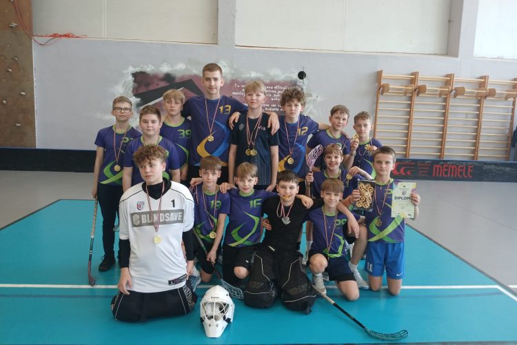 Divas zelta medaļas florbolā