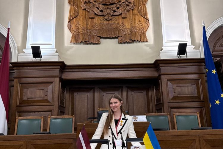 L.Ozola Jauniešu Saeimas deputātu sēdēs