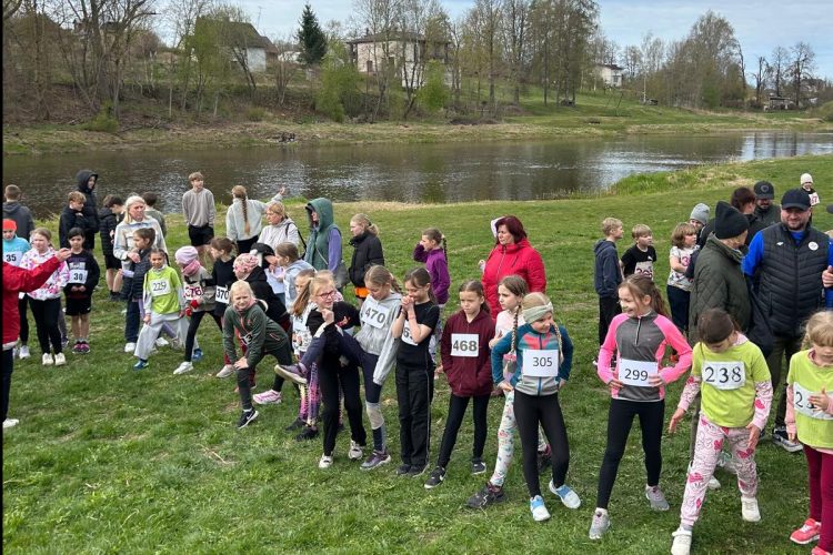 24.aprīļa kross un tautas bumba