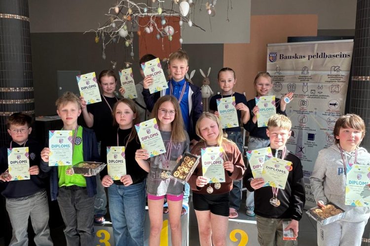 Lieliski panākumi peldēšanas sacensībās